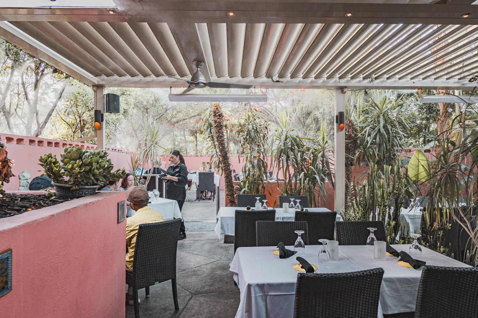 3 Palm Springs Happy Hours You Should Try Right Now (and 1 Not So Much