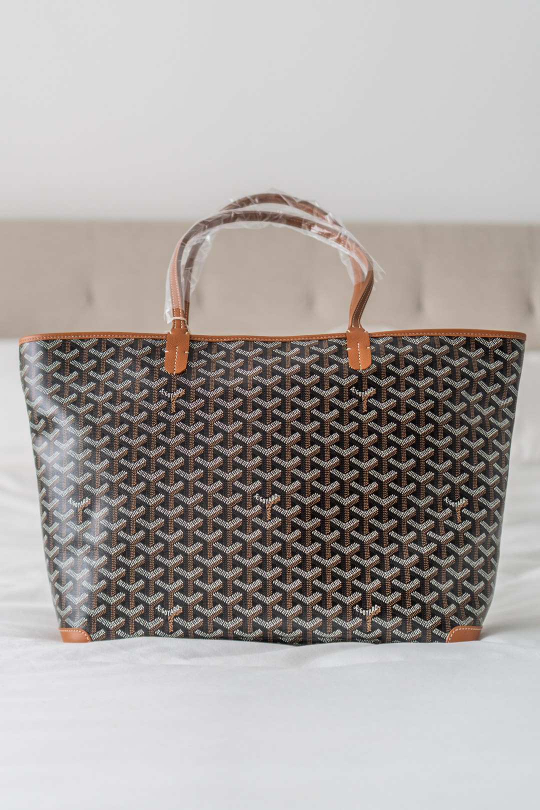 Goyard artois mm versus pm size comparison! The goyard artois pm is sm, Goyard