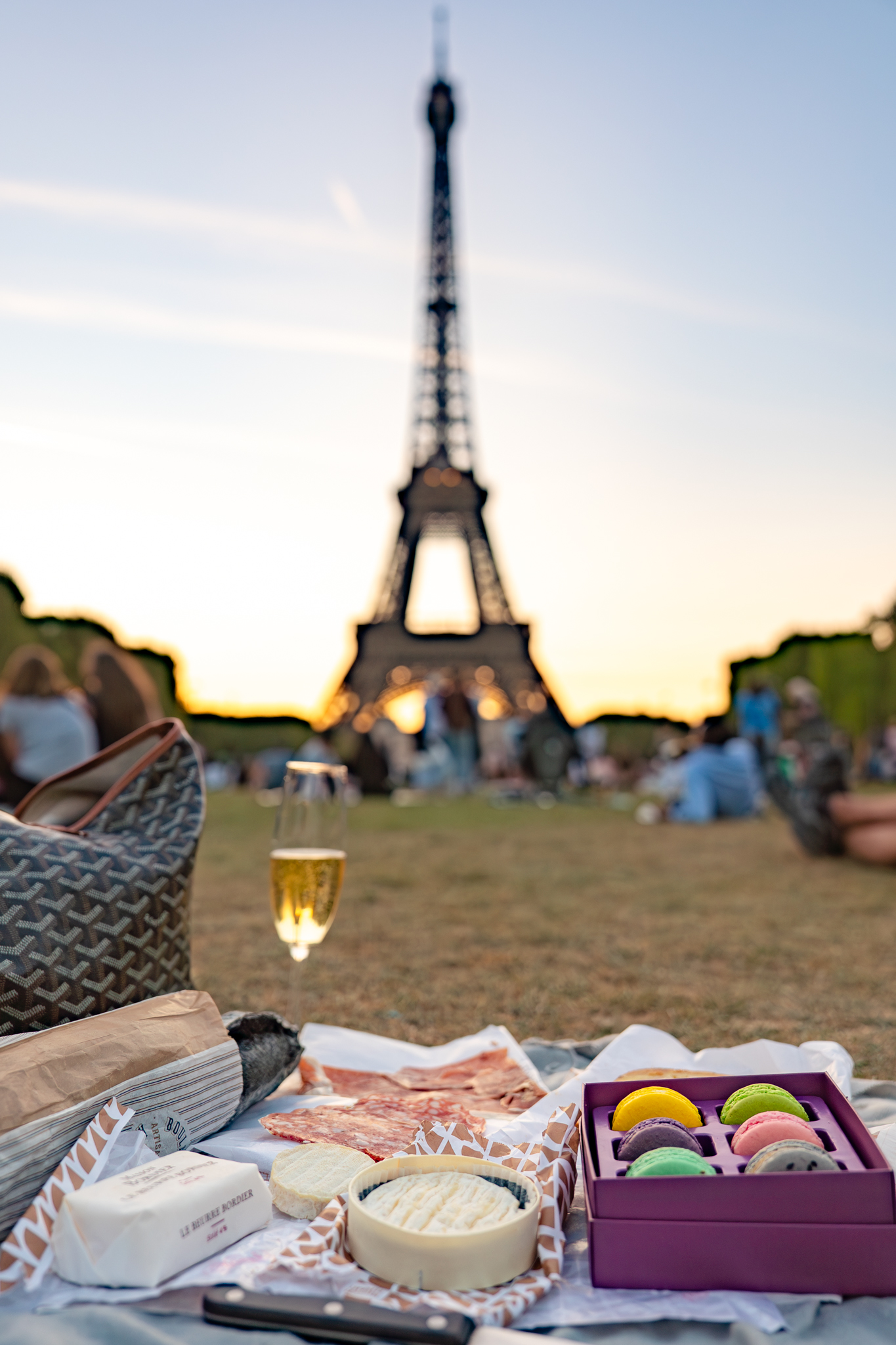 How To Make The Perfect Gourmet Eiffel Tower Picnic During Your Vacation
